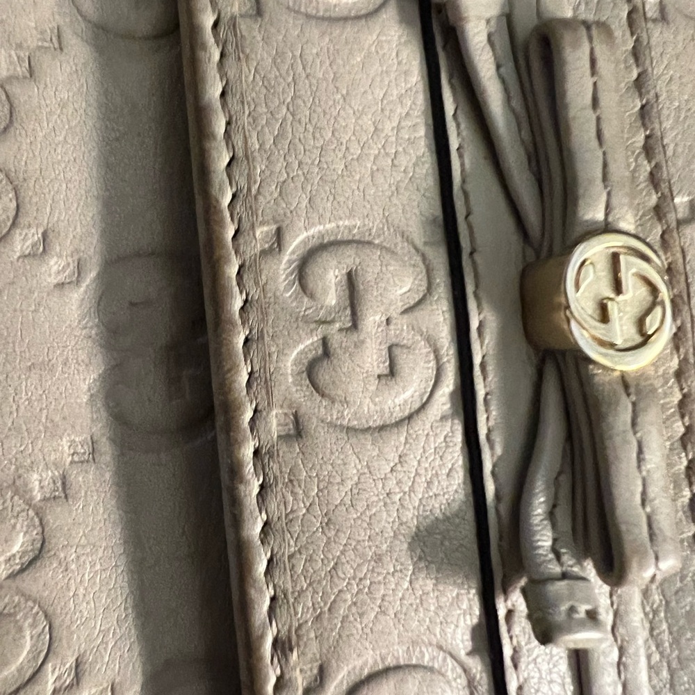 Gucci billfold wallet in great condition Embossed Leather Accessory - Picture 2 of 7